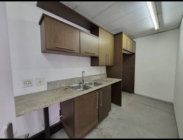 111M² OFFICE TO LET IN KRAMERVILLE